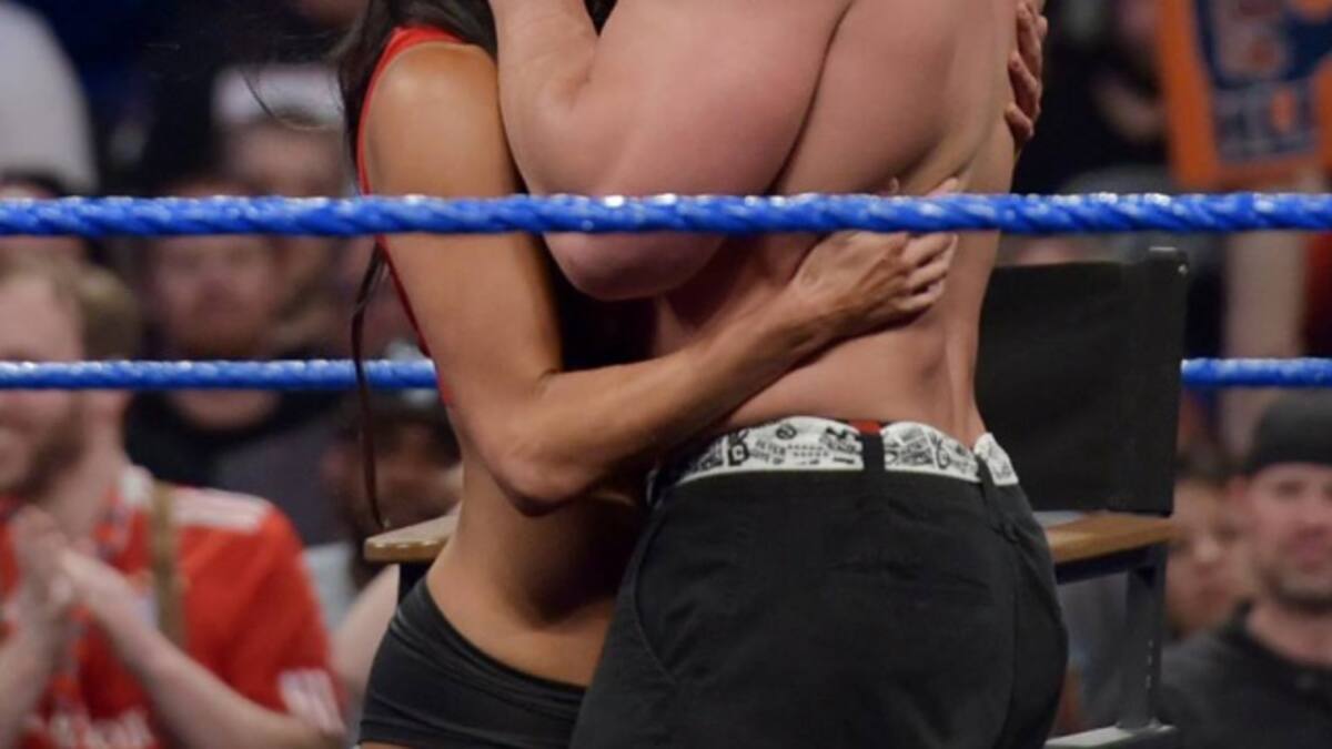 ¡Esto es amor! John Cena propone matrimonio en medio ring