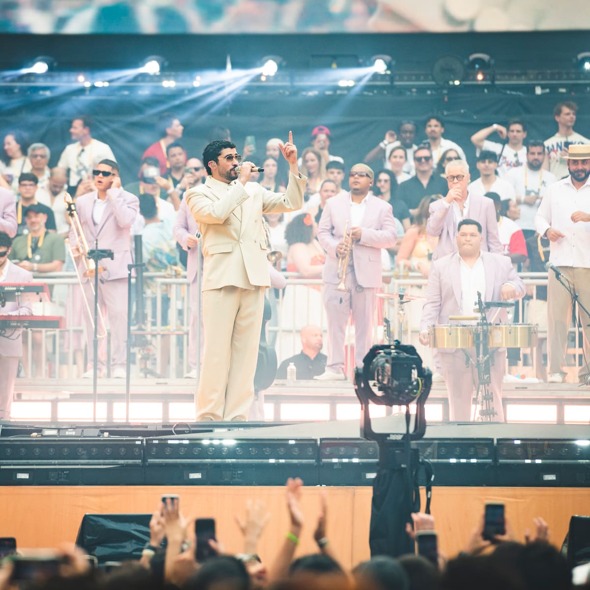El último concierto de Bad Bunny en Madrid: Quevedo y Dei V brillan como artistas invitados y ‘La Casita’ se llena de famosos como Dulceida o Marina Rivers