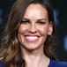 Hilary Swank se apunta a lo de las bodas secretas, ¿cuál de sus dos vestidos te gusta más?