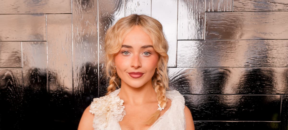 Sabrina Carpenter en el desfile de Dior