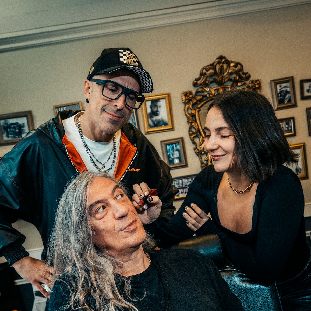 Sopa de Cabra amb Suu i Mon DJ renoven 'Camins'