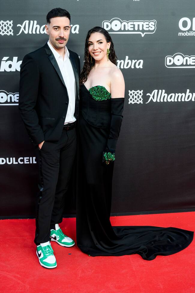 Para muchos, la gran reina del Benidorm Fest fue Inés Hernand que apareció en este evento muy bien acompañada y vestida a juego, ¿o no habéis reparado en el toque verde de cada uno de ellos?