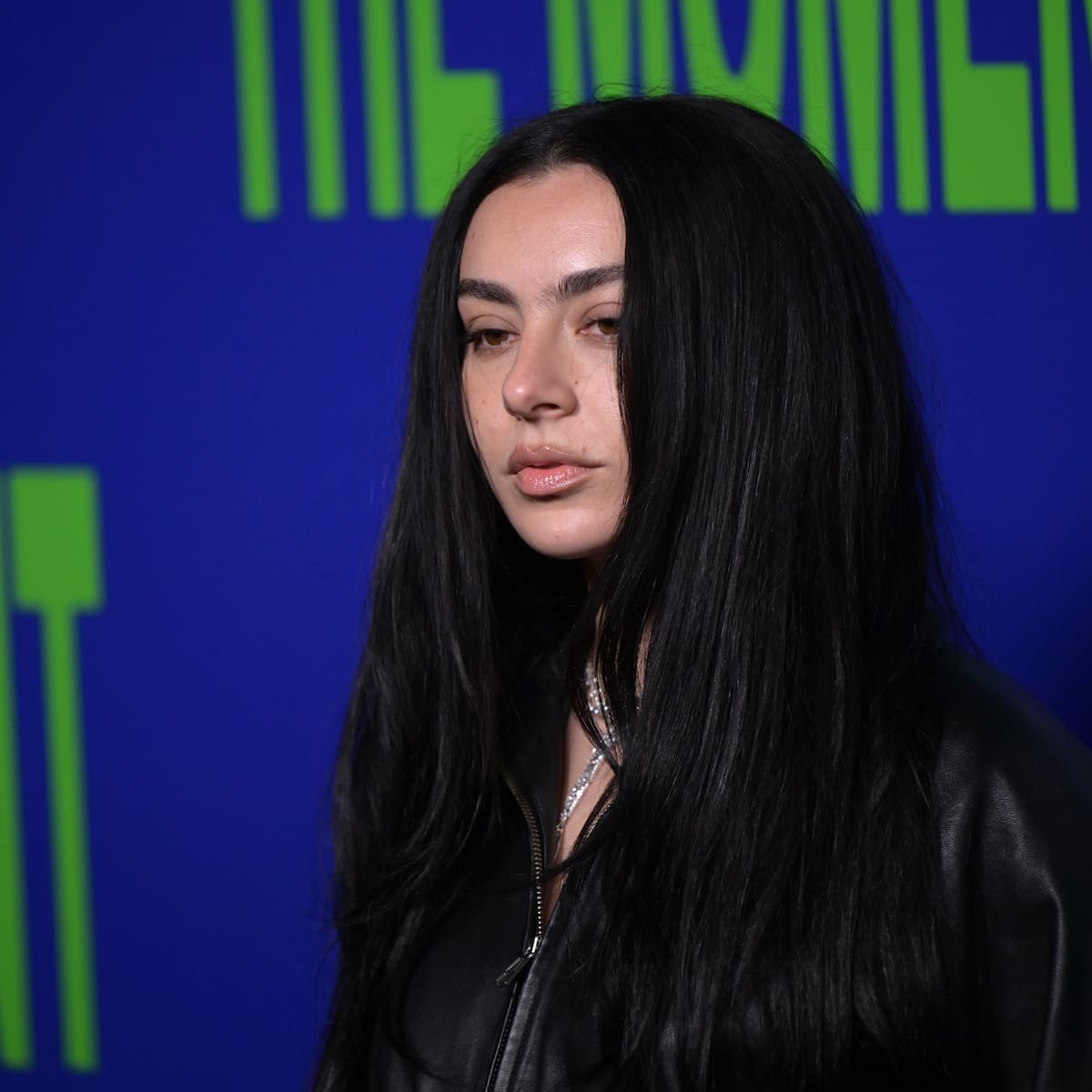 La película 'The Moment' de Charli XCX ya tiene fecha de estreno en HBO Max