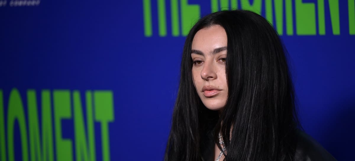 Charli XCX en la premiere de "The Moment" en Londres - Getty Images