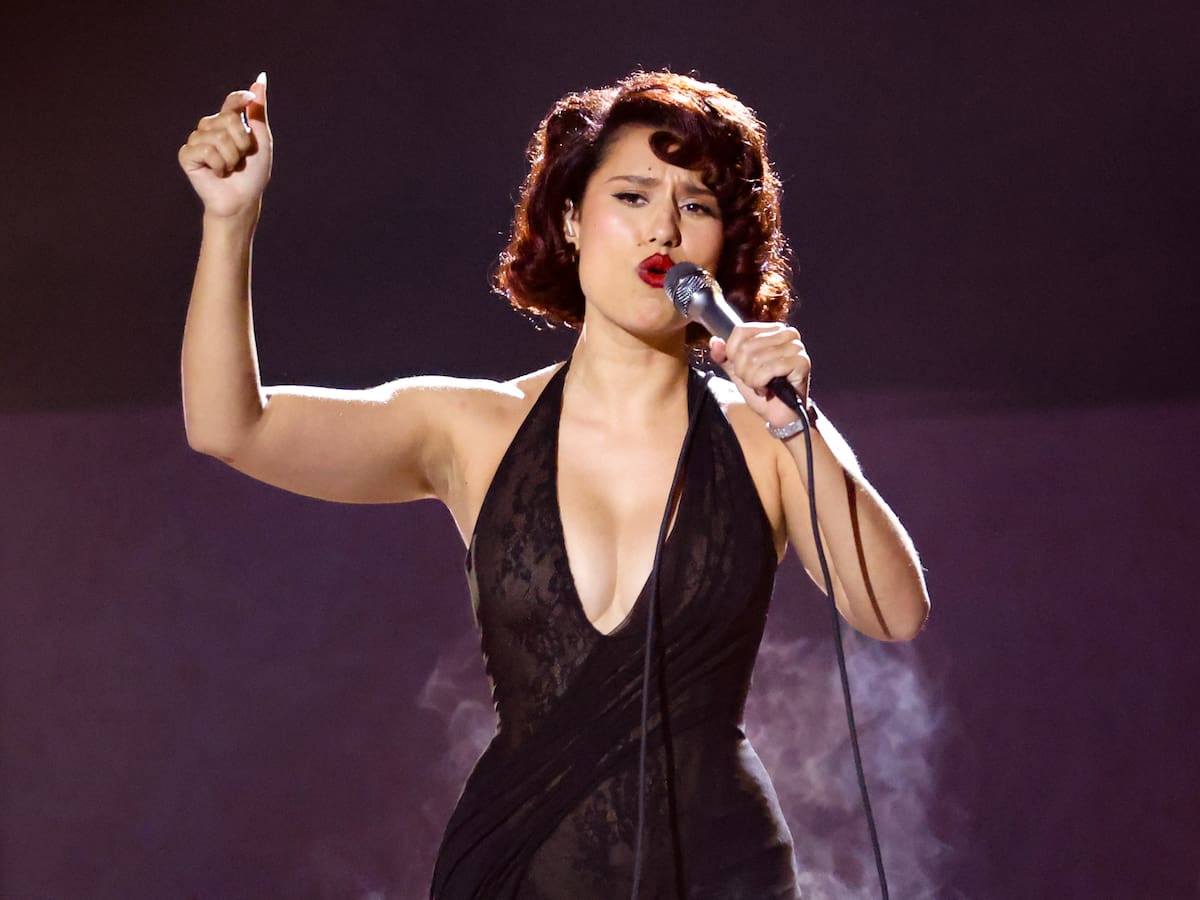 RAYE, otra artista que sueña con colaborar con Rosalía, aunque con un pero: “No creo que sea lo suficientemente genial para trabajar con ella todavía”