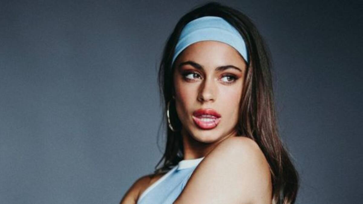 Tini se hizo un tatuaje en vivo