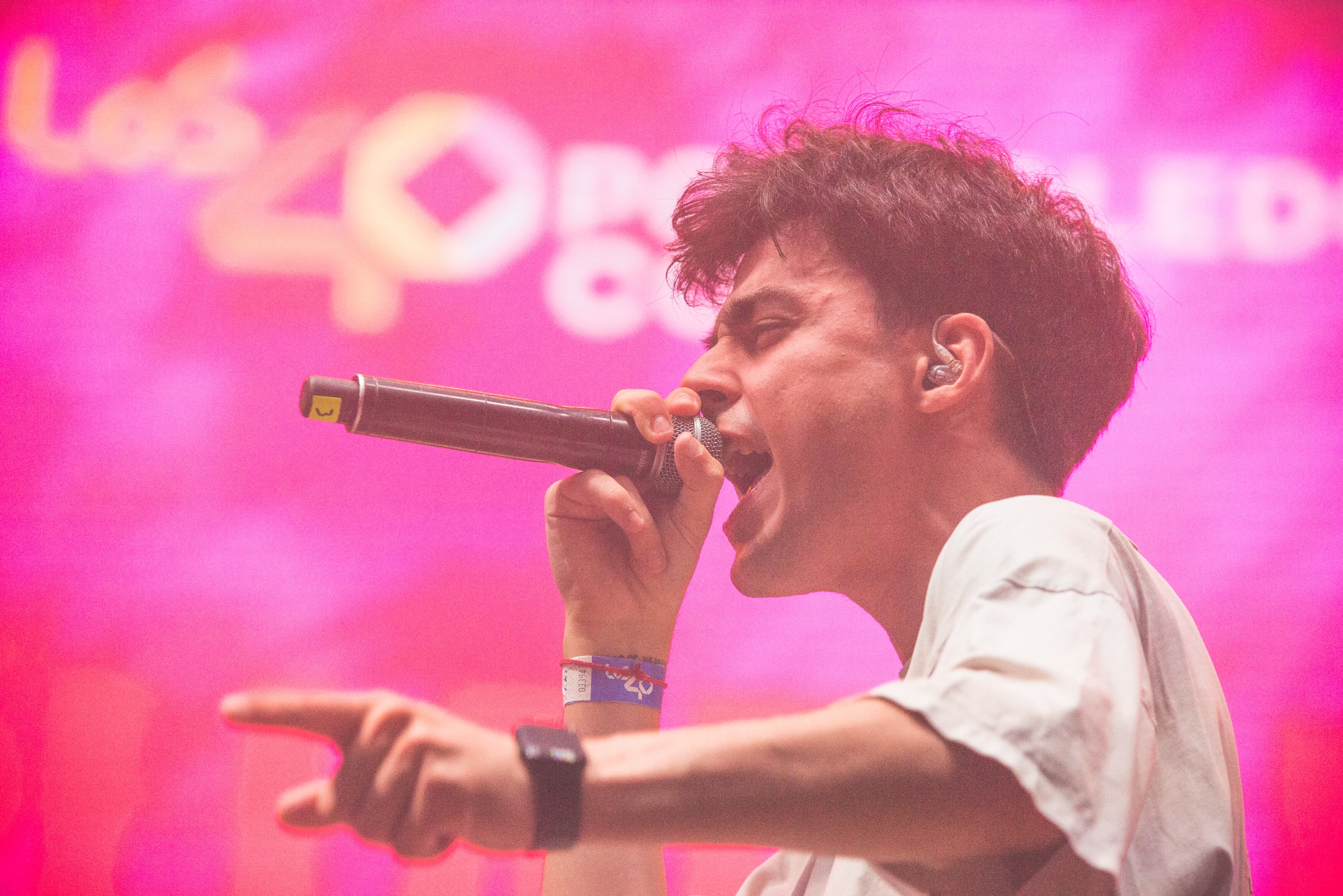 Charlie USG vino cargadito de energía para cantarle al desamor, con 'Me da igual' y 'Estamos a un beso'. Fotógrafo: David Gamero