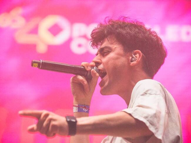 Charlie USG vino cargadito de energía para cantarle al desamor, con 'Me da igual' y 'Estamos a un beso'. Fotógrafo: David Gamero