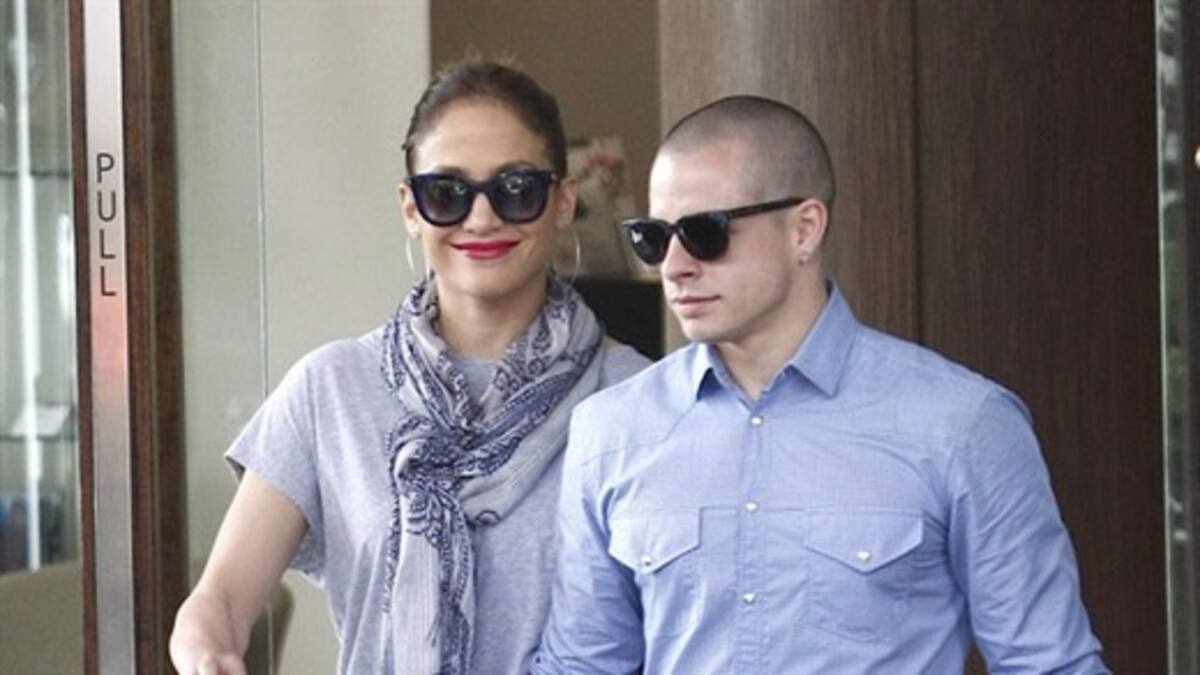 Jennifer Lopez ayuda a su novio
