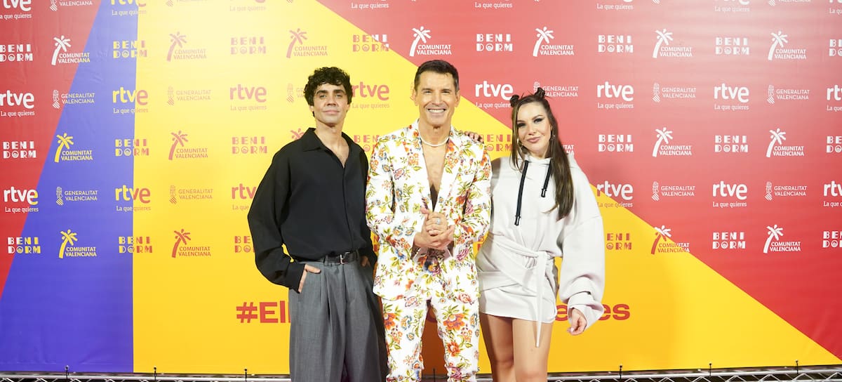 Jesús Vázquez con Javier Ambrossi e Inés Hernand en la presentación del Benidorm Fest 2026