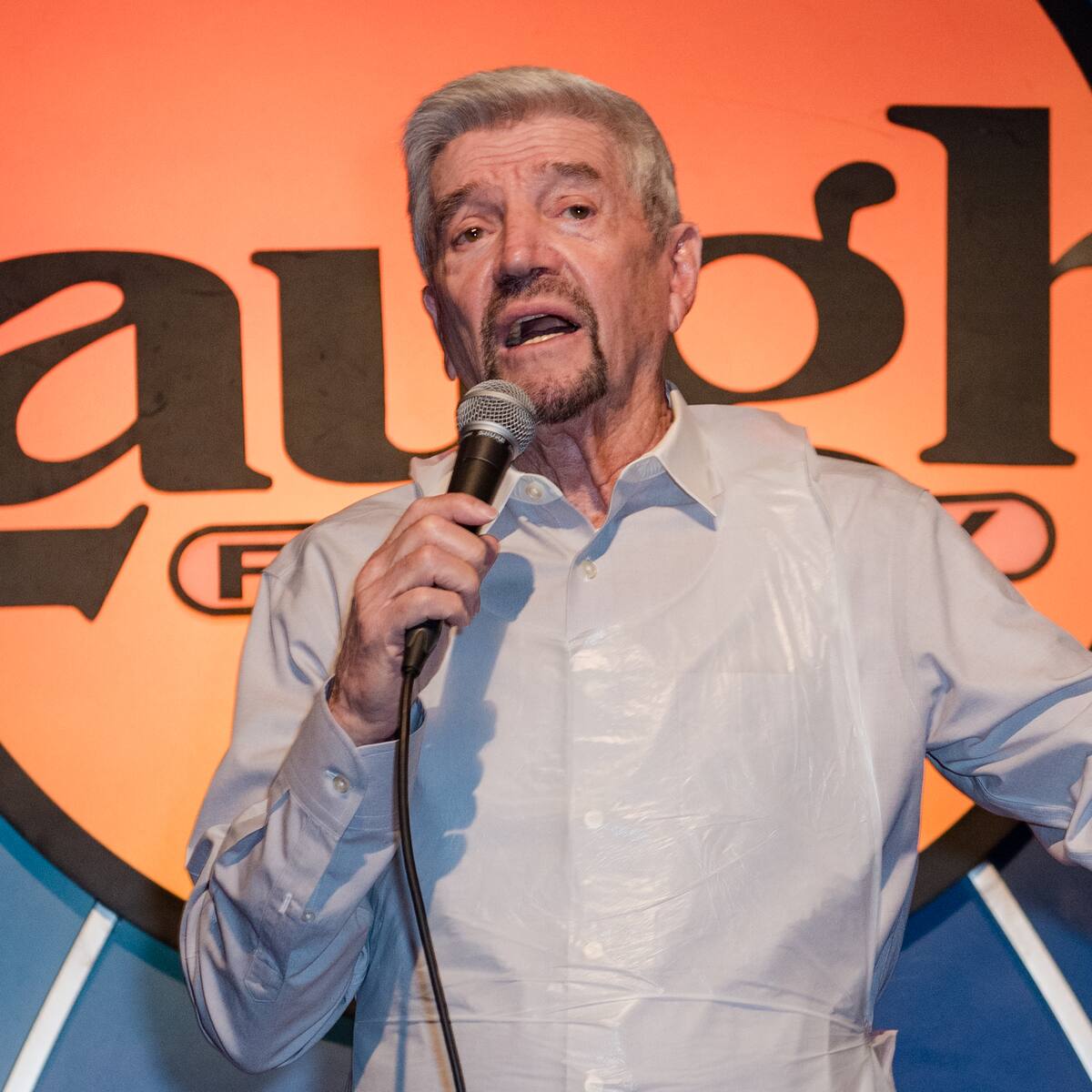 Muere Tom Dreesen, inseparable de Frank Sinatra en los escenarios y leyenda del humor