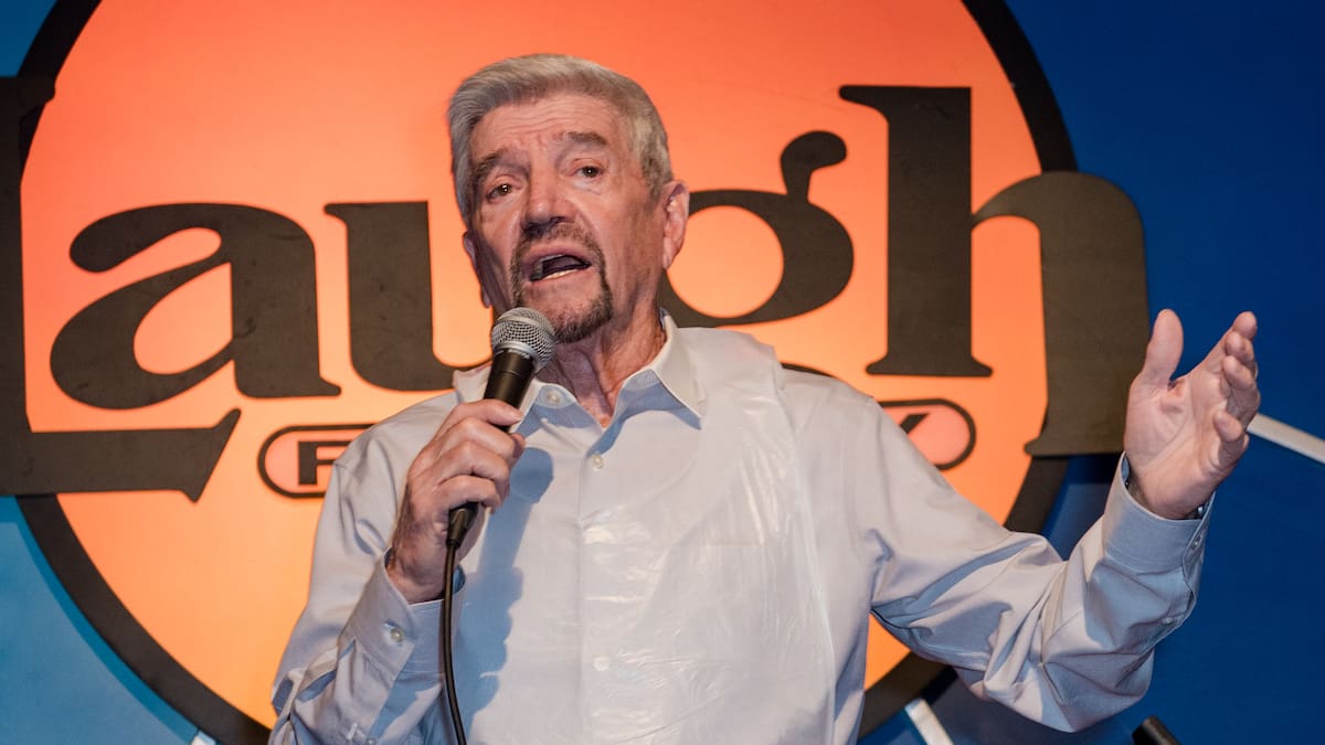 Muere Tom Dreesen, inseparable de Frank Sinatra en los escenarios y leyenda del humor