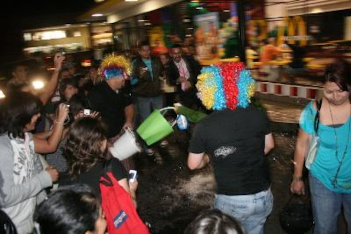 La Hora sin Nombre Segundo Aniversario Mc Donald's Zapote