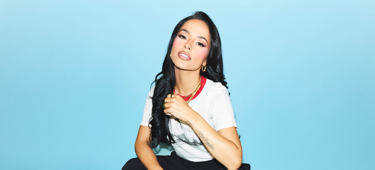 Becky G en una foto promocional
