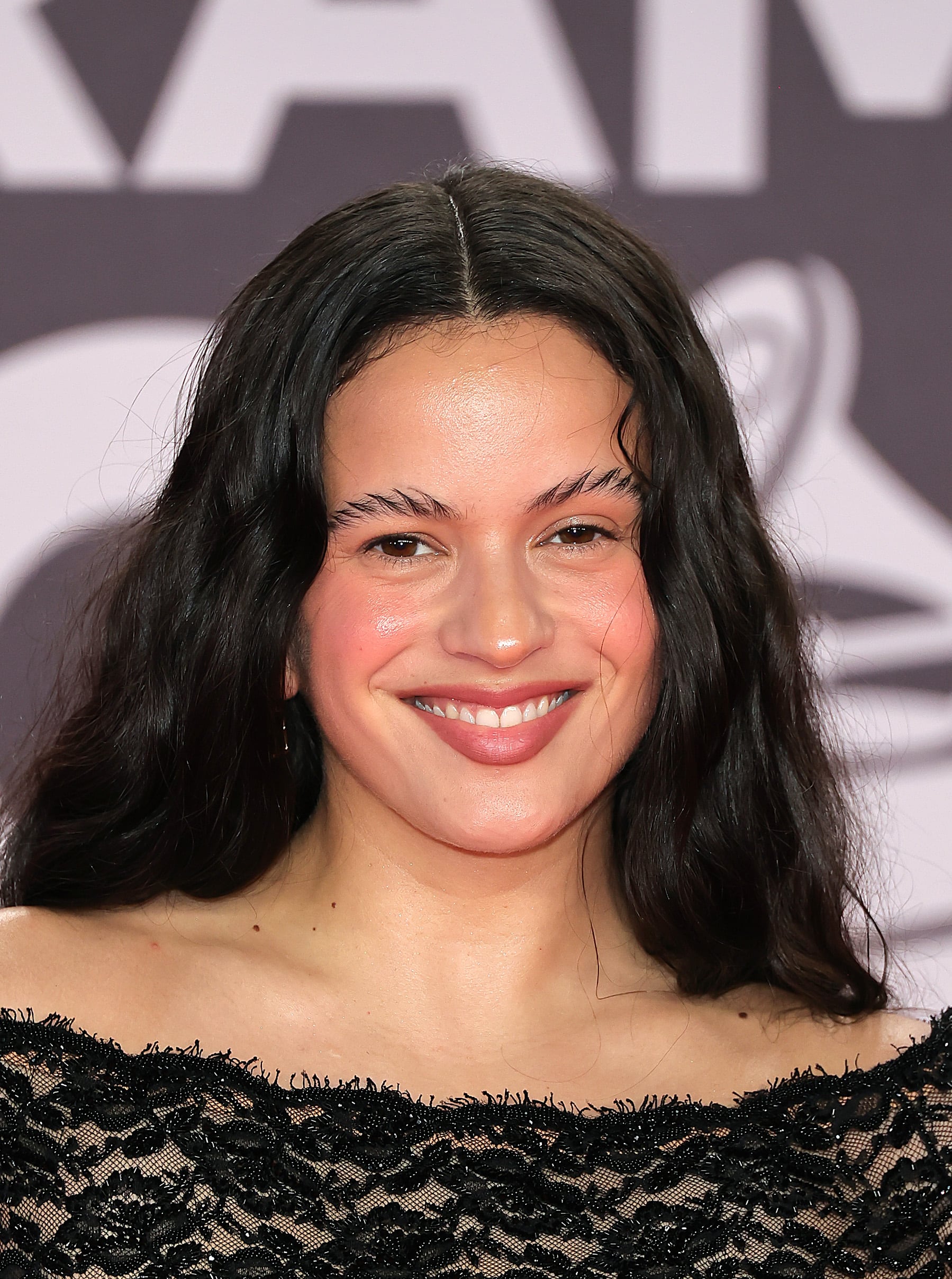 Rosalía en la alfombra roja de los Latin Grammys 2023.