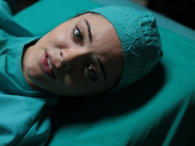 Züleyha en la sala de parto en la serie 'Tierra amarga'