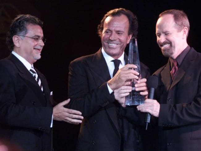 Julio Iglesias durante los premios 'Latin Recording Academy' como a Persona del Año, en 2001.