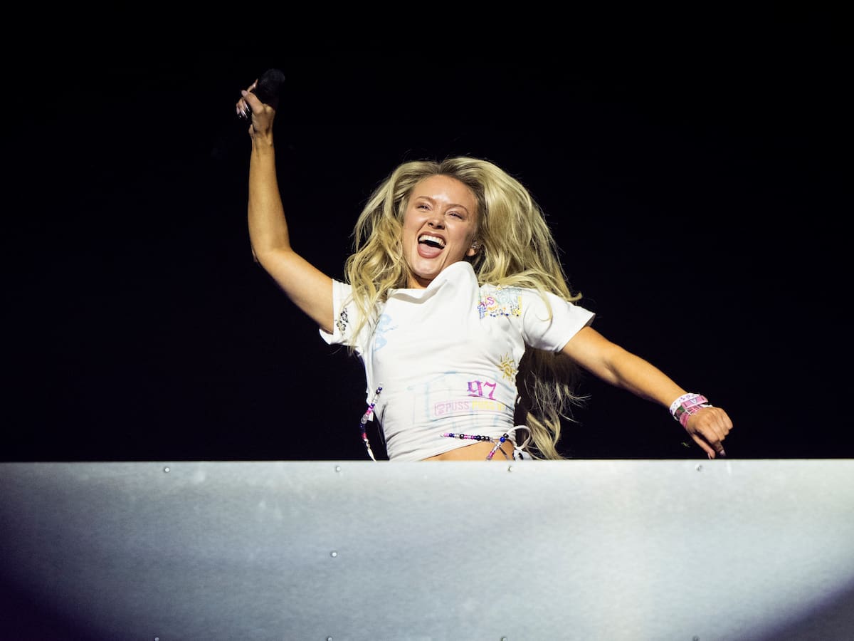 Zara Larsson adelanta el verano tras anunciar "Midnight Sun: Girls Trip", la versión deluxe de su último álbum