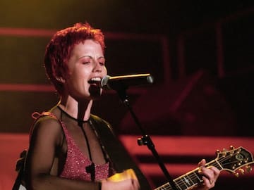 LA TRÁGICA HISTORIA DETRÁS DE ‘ZOMBIE’ DE THE CRANBERRIES
