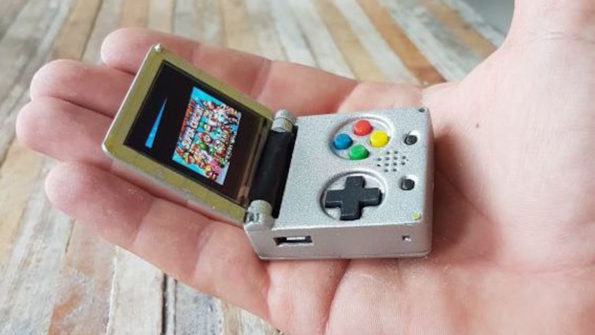 ¡Llega una consola que entra en la palma de tu mano!