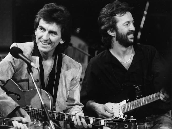 Eric Clapton y George Harrison en 1985