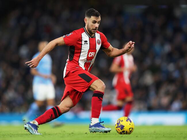 George Baldock en el partido entre Manchester City y Sheffield United.