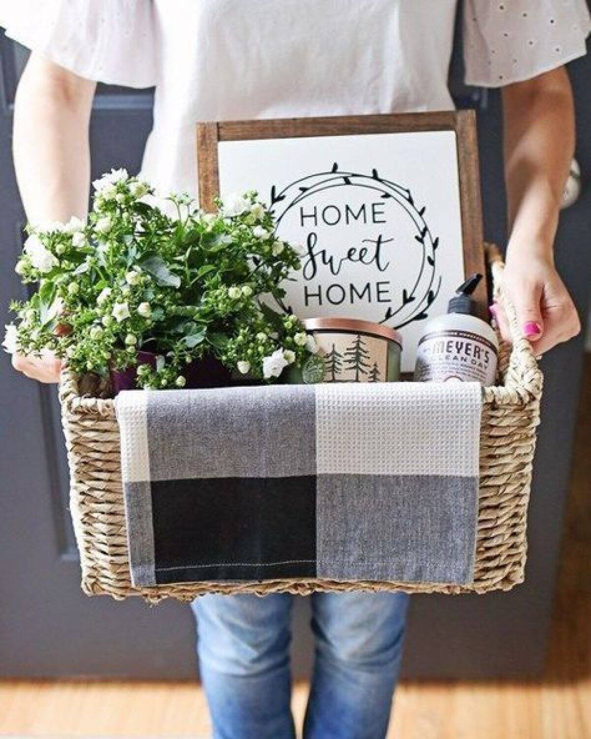 Una caja con un propósito: Cosas para arreglar su casa, cosas para ver Netflix, Cosas para mejorar su salud, Cosas para hacer ejercicio. 