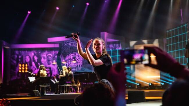 Sigrid durante su actuación unas horas antes en los EBBA