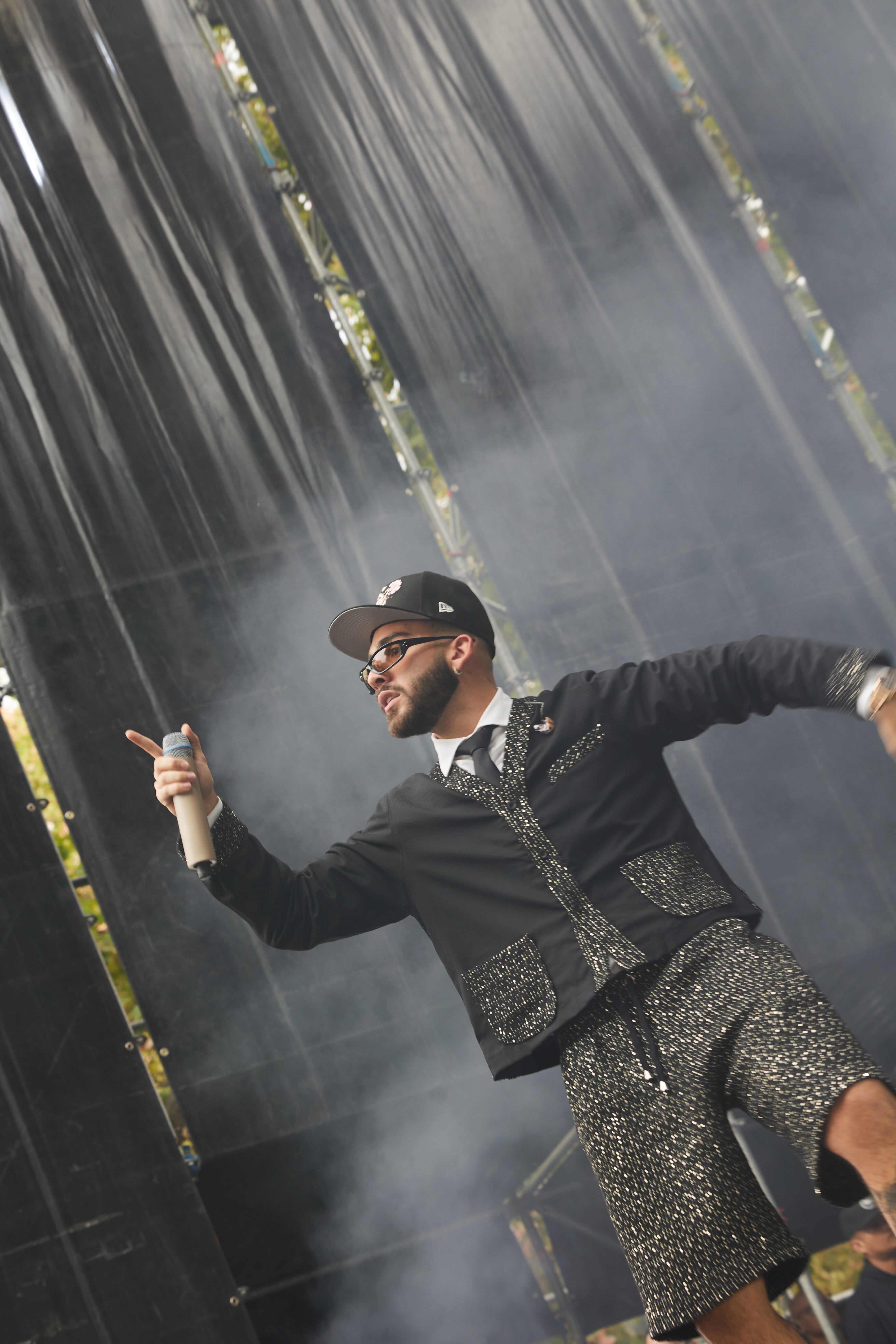 El artista colombiano demostró una vez más que su éxito es imparable y lo dio todo cantando sus hits más sonados como 'El Merengue', 'La Bachata' y 'Vaina Loca' , entre otros.