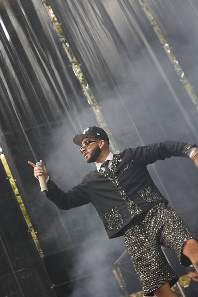 El artista colombiano demostró una vez más que su éxito es imparable y lo dio todo cantando sus hits más sonados como 'El Merengue', 'La Bachata' y 'Vaina Loca' , entre otros.
