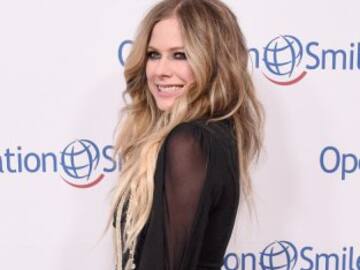 Avril Lavigne entra al estudio con Machine Gun Kelly y Mod Sun