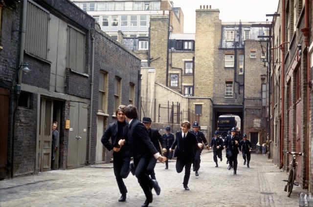 The Beatles, huyendo de la policía en la película &#039;A Hard Day&#039;s Night&#039; de 1964.