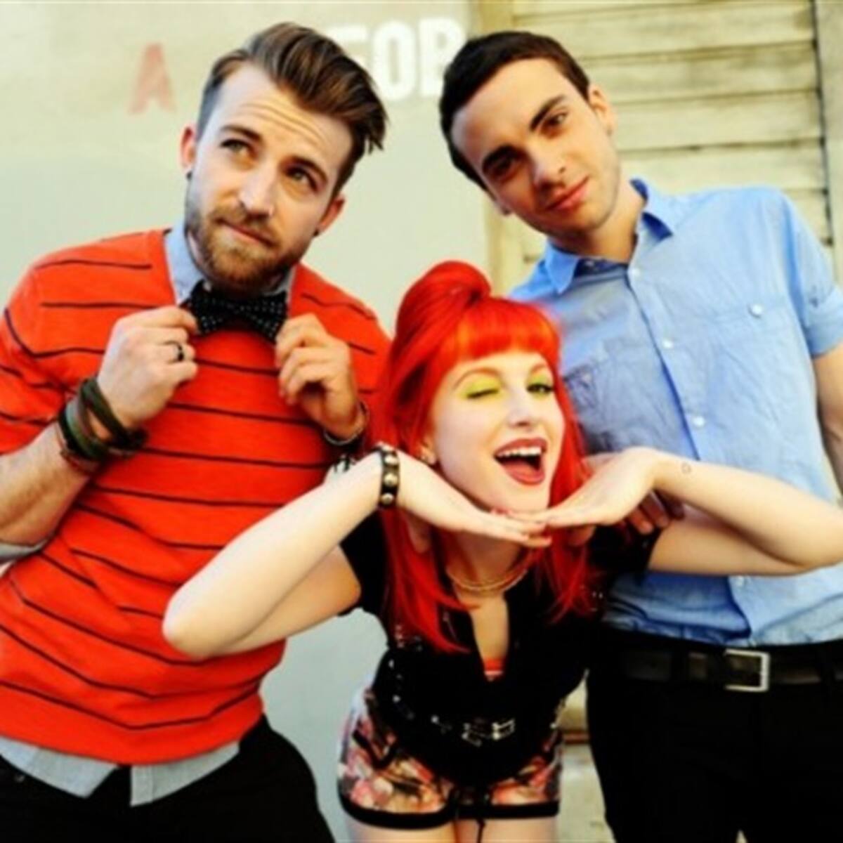 Paramore muestra el poder de un abrazo en nuevo video