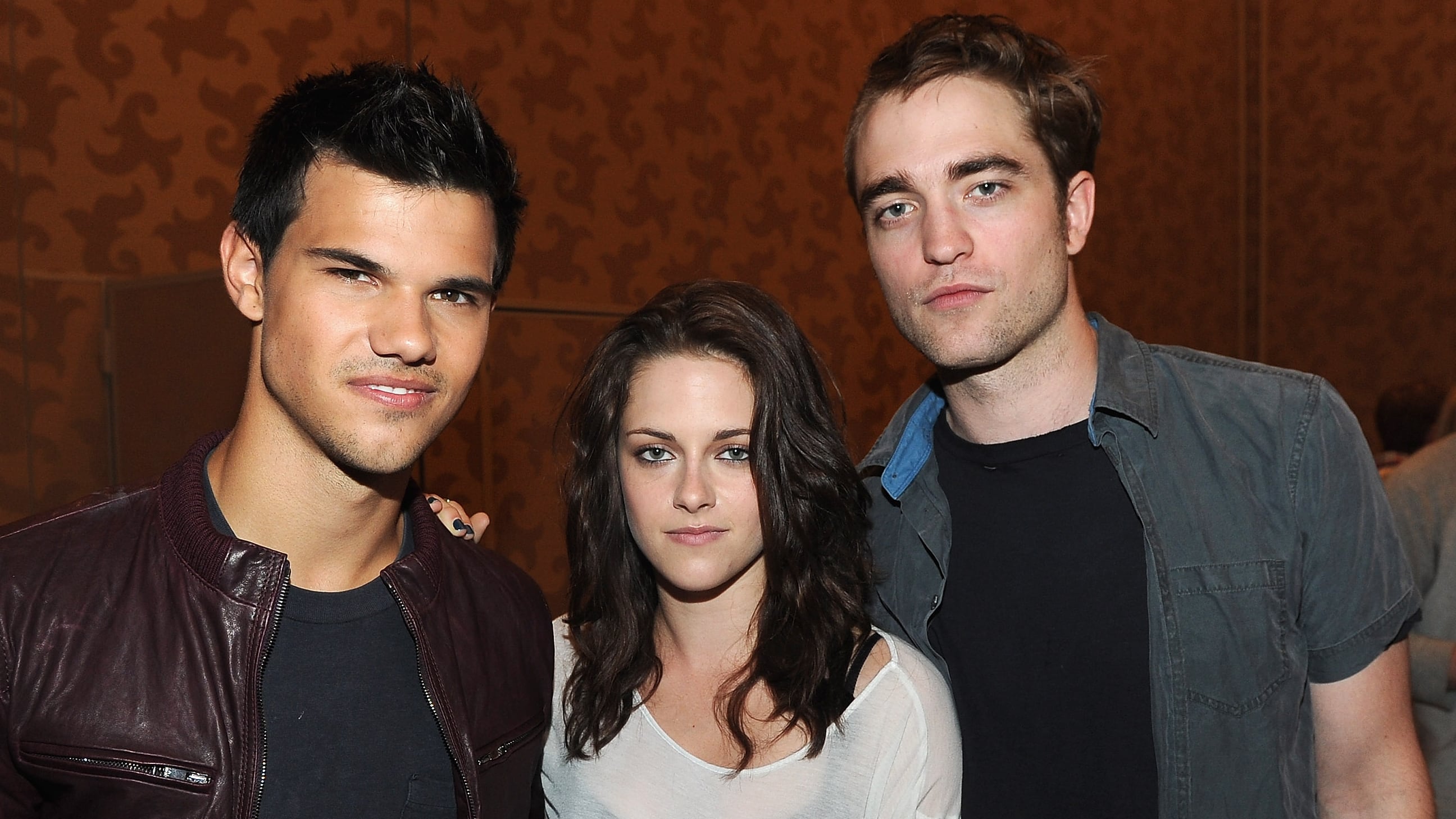 Taylor Lautner, Kristen Stewart y Robert Pattinson en una conferencia de prensa con motivo de la presentación de &#039;La Saga Crepúsculo: Amanecer - Parte 1&#039; en la ComicCon de 2011. / Michael Buckner/Getty