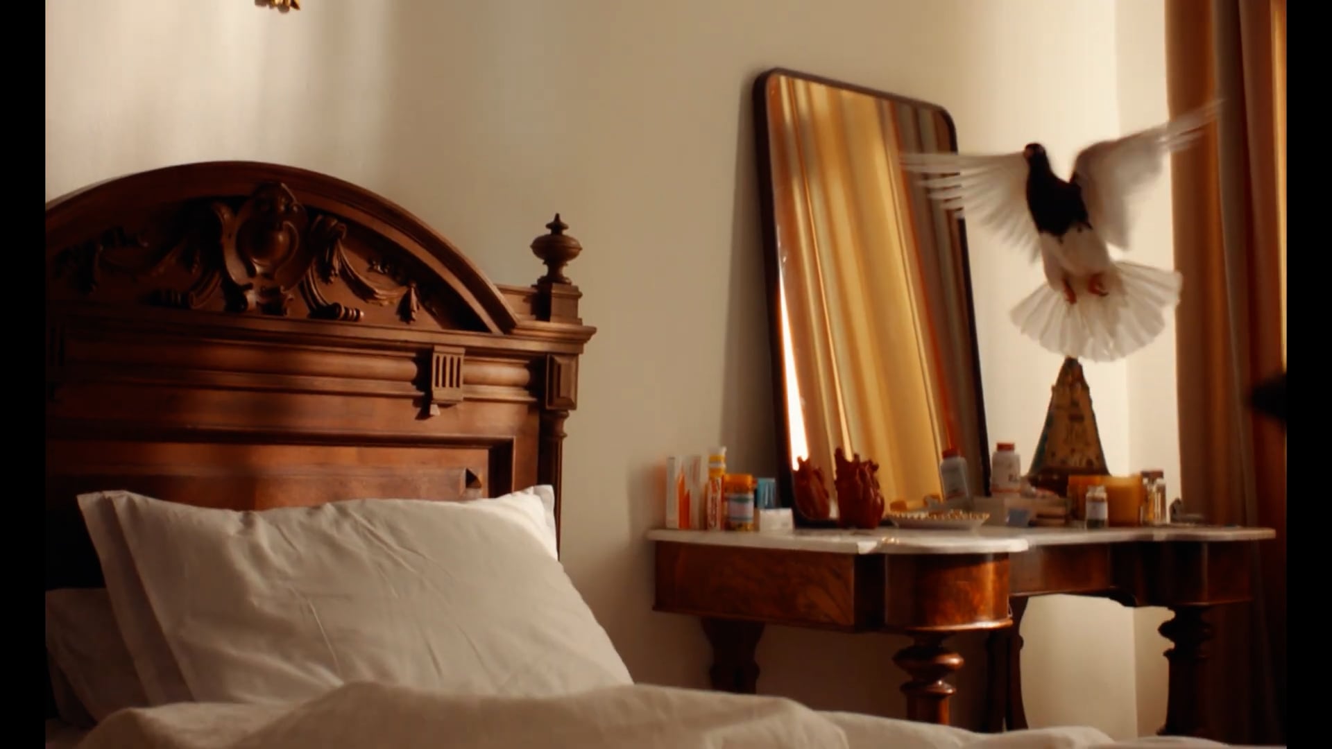 Plano número 22 del videoclip de &#039;Berghain&#039;