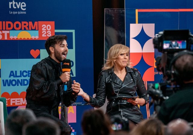 Agoney y María Eizaguierre.