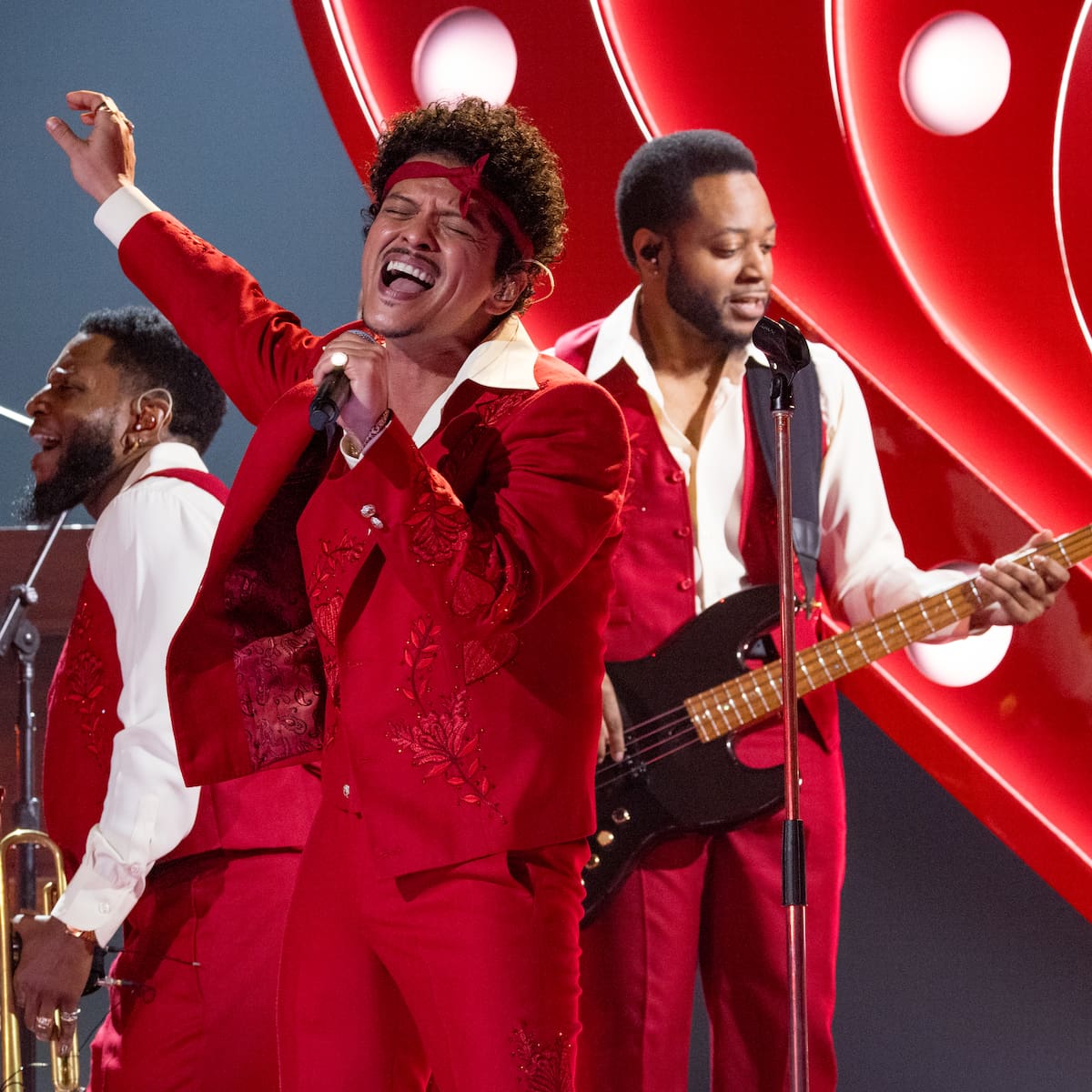 Bruno Mars desvela el tracklist de su disco 'The Romantic': 9 canciones y dos ausencias inesperadas