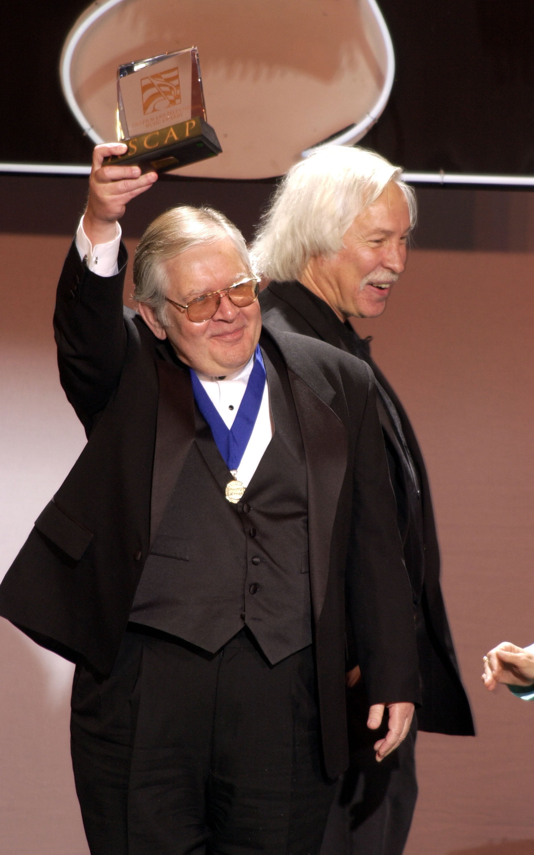 Alf Clausen es reconocido por su trabajo en la serie Los Simpson, en la cual trabajó como compositor desde 1990 hasta 2017.