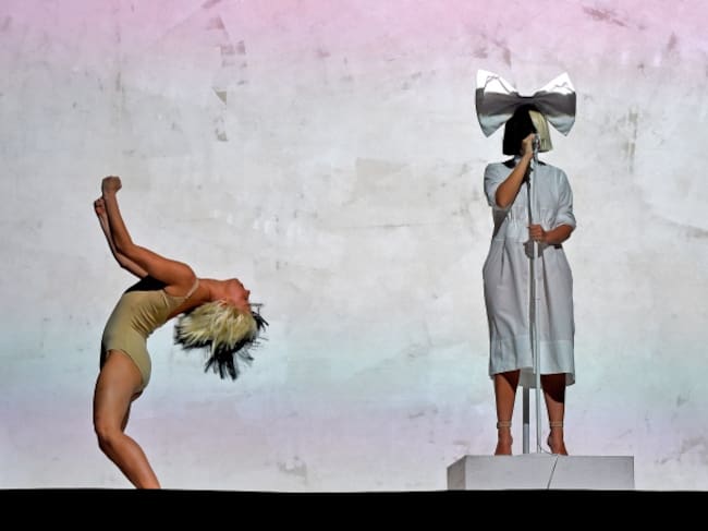 SIA, durante su show en 2016.