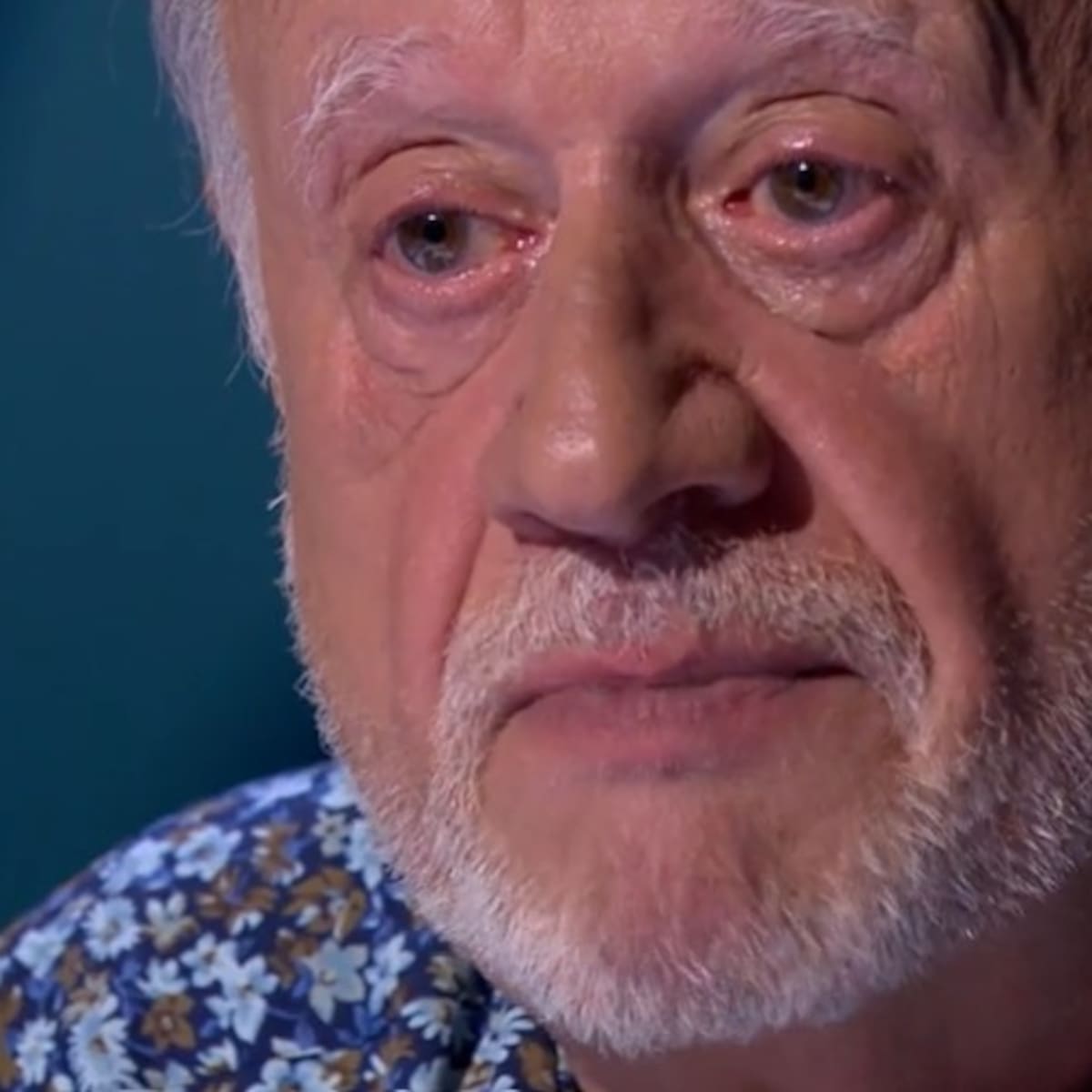 Juan Echanove rompe a llorar al escuchar a Ricardo Gómez hablando de él: "Es uno de mis mejores amigos"