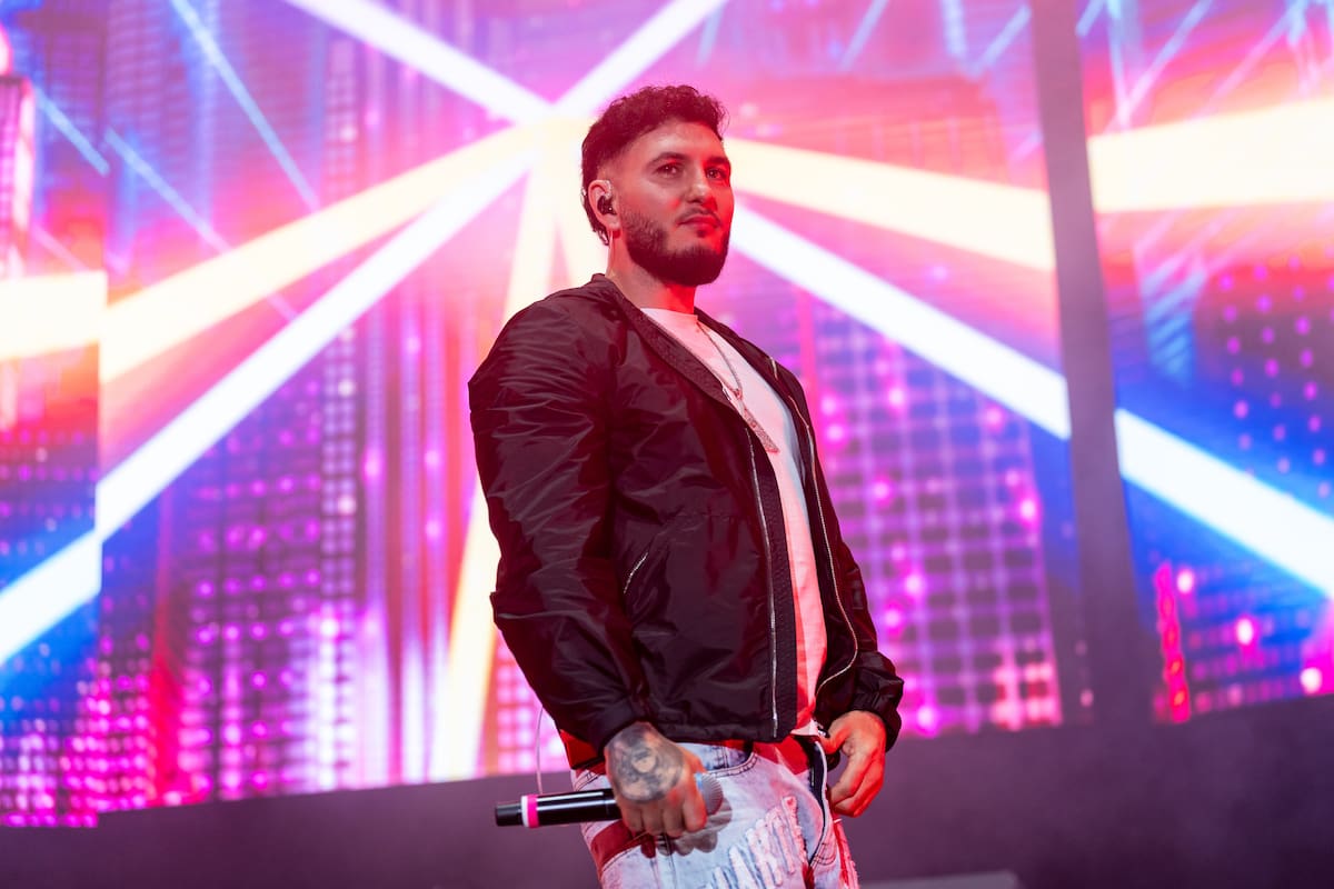 Omar Montes desató la locura en LOS40 Primavera Pop con una actuación cargada de ritmo y actitud. Su carisma sobre el escenario y su conexión con el público convirtieron su paso por el festival en uno de los momentos más festivos y celebrados de la noche.