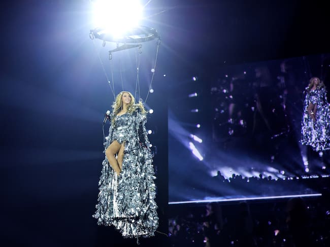 LONDRES, INGLATERRA - 30 DE MAYO: (SOLO PARA USO EDITORIAL) (COBERTURA EXCLUSIVA) Beyoncé actúa en el escenario durante la gira mundial “RENAISSANCE WORLD TOUR” en el estadio Tottenham Hotspur el 30 de mayo de 2023 en Londres, Inglaterra. (Foto de Kevin Mazur/WireImage para Parkwood)