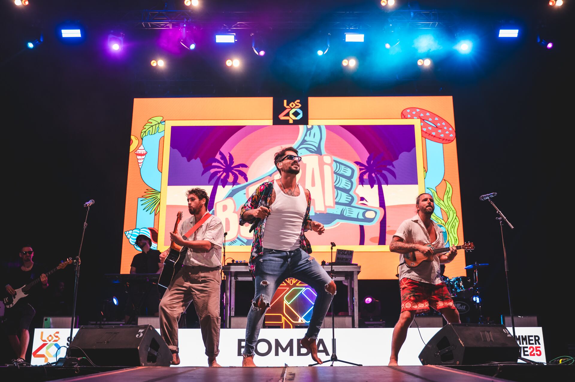 Además de estar sentados, Bombai también nos trajo ritmo al escenario de LOS40 Summer Live en Ciudad Real.