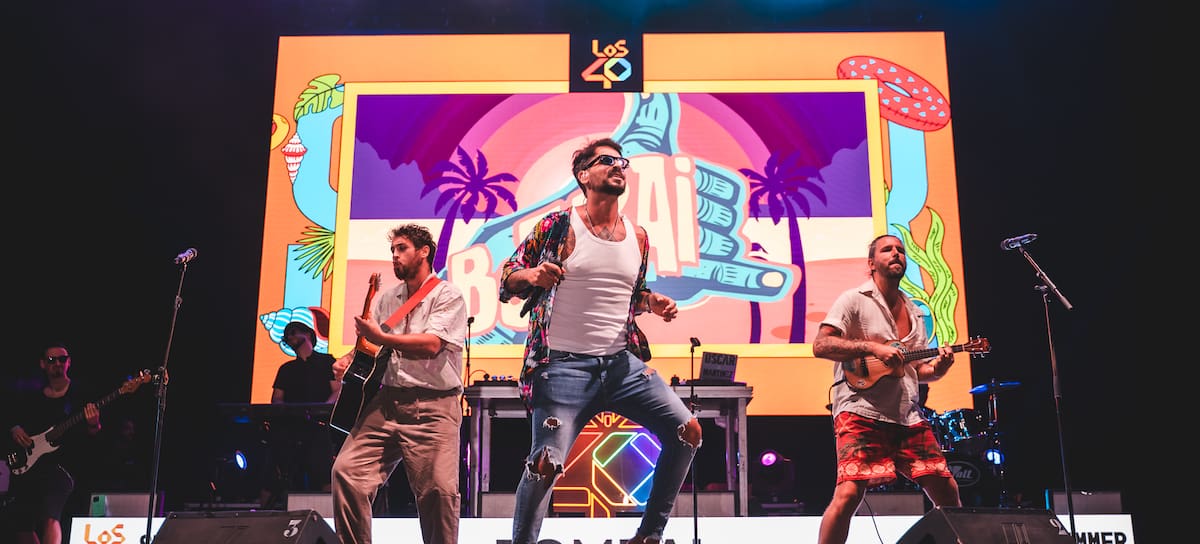 Además de estar sentados, Bombai también nos trajo ritmo al escenario de LOS40 Summer Live en Ciudad Real.