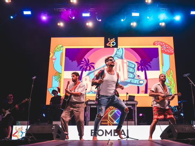 Además de estar sentados, Bombai también nos trajo ritmo al escenario de LOS40 Summer Live en Ciudad Real.