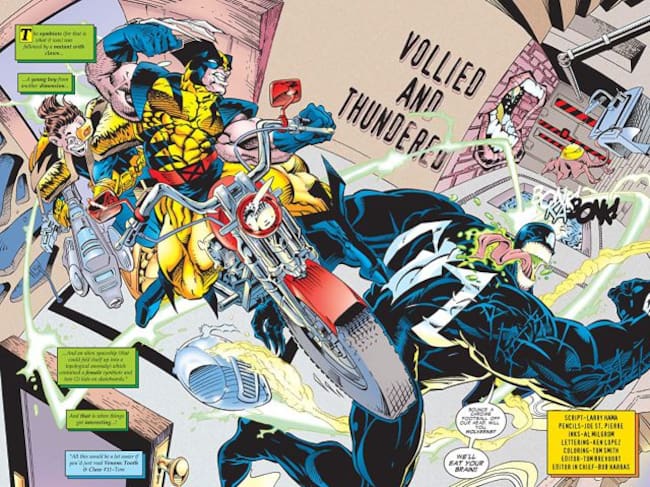 Lobezo arrastra a Venom en su moto a través de portales interdimensionales.