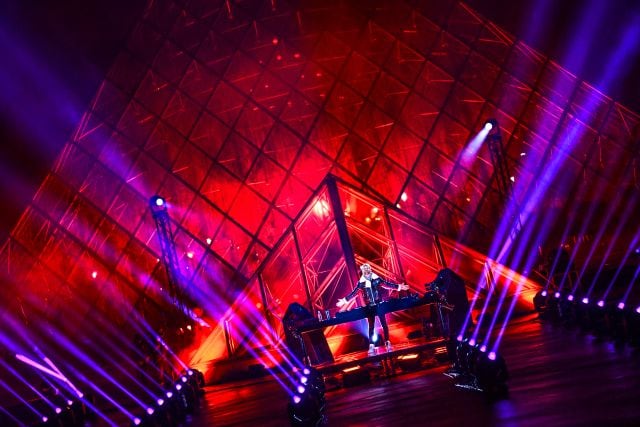 David Guetta, durante su show United at Home en el Louvre en París (Francia) en 2020