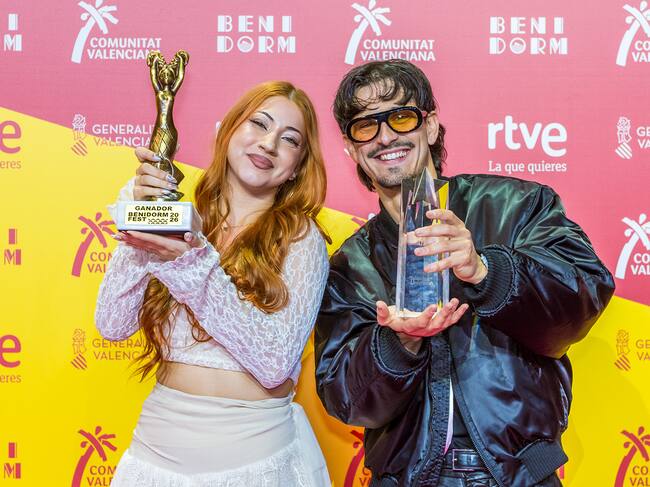 Tony Grox & LUCYCALYS triunfan con ‘T AMARÉ’ y alzan la Sirenita de Oro del Benidorm Fest 2026