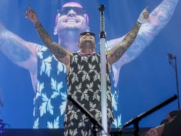 Maluma sube la temperatura del WiZink Center y hace realidad el sueño de una fan en riguroso directo