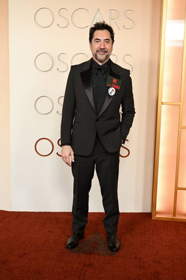 El actor español ha convertido su paso por la alfombra roja de los Oscar en una reivindicación política con ese cartel que llevaba en la chaqueta de ‘no a la guerra’ y ese pin del niño Handala, símbolo de la lucha del pueblo palestino por su libertad.